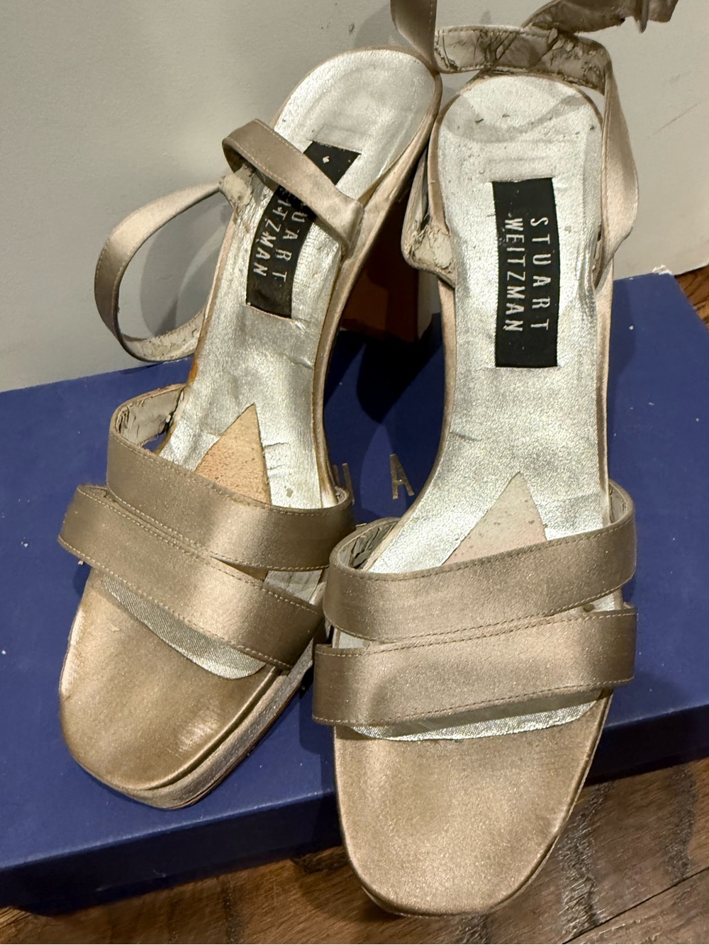 Stuart Weitzman Platform Heel Orderly White Satin SZ 8 Vintage